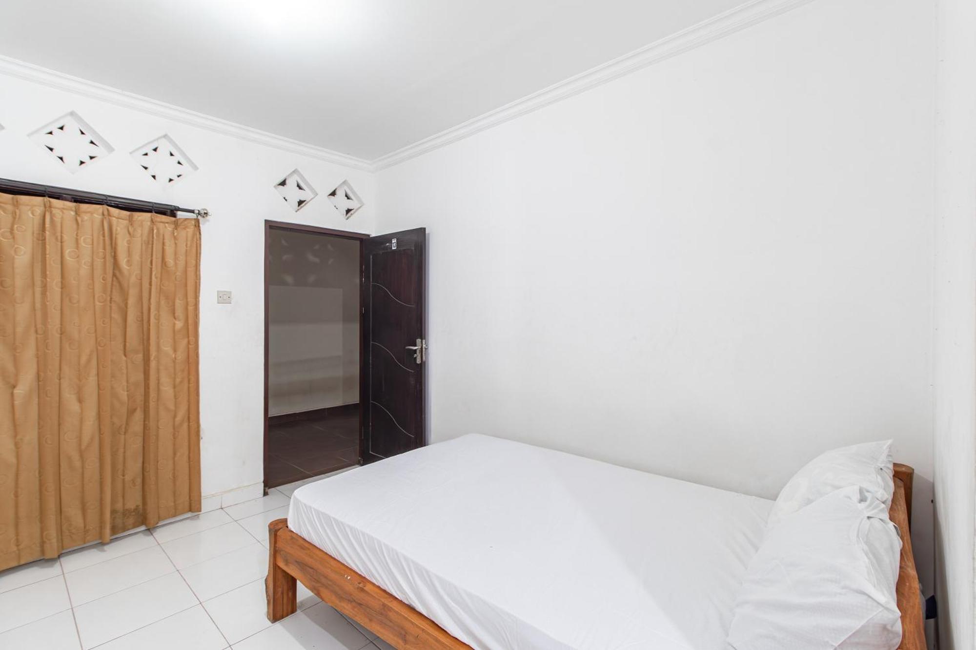 Oyo Life 93504 Kost Krisna Hotel Temukus ภายนอก รูปภาพ